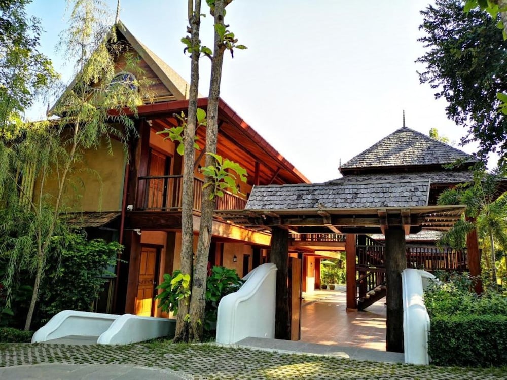 Royal Train Garden Resort 3/50
