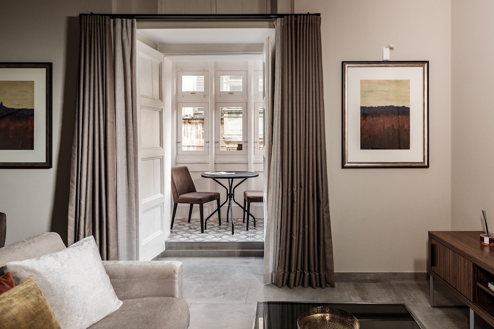 1926 Le Parisot Boutique Suites 19/36