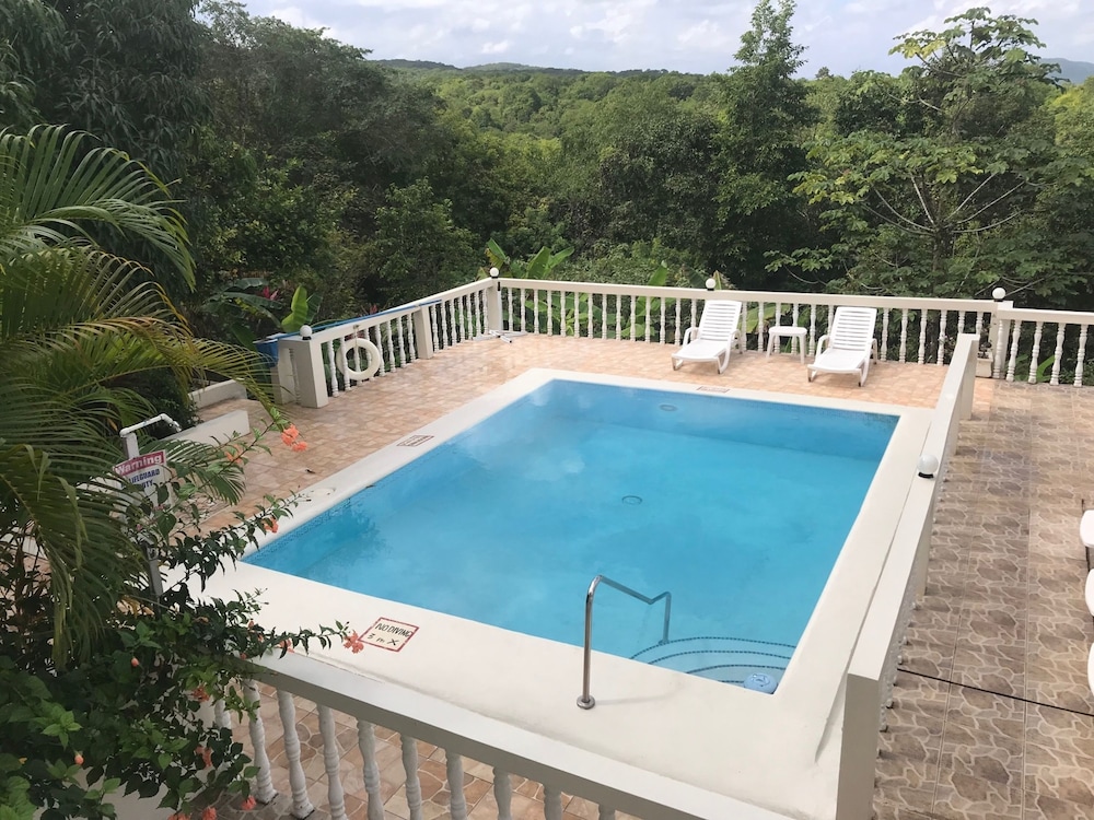 Retreat Guesthouse Luxury Suites 44/50
