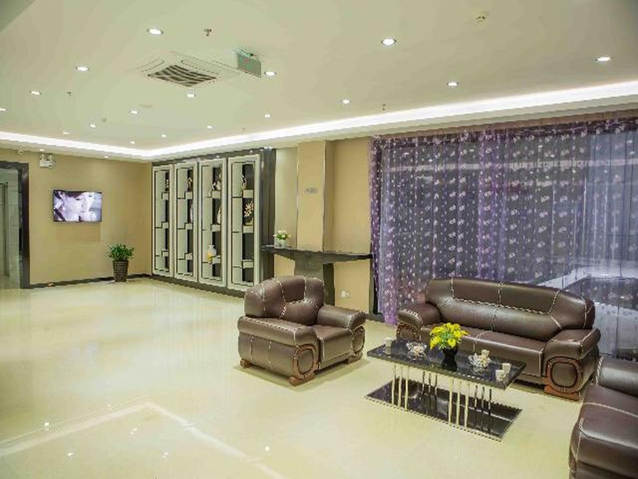 Lavande Hotels 24/31