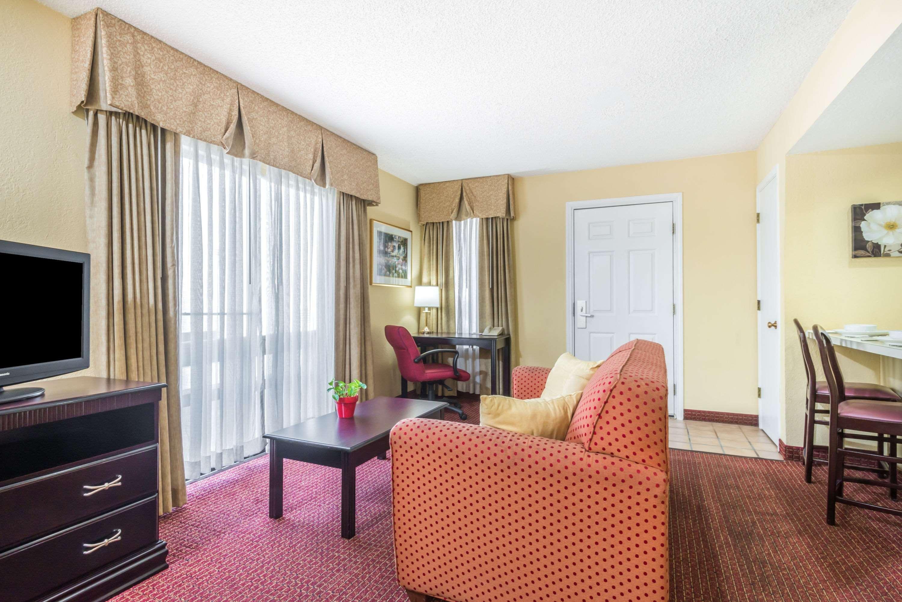 Hawthorn Extended Stay by Wyndham Dayton 13/27