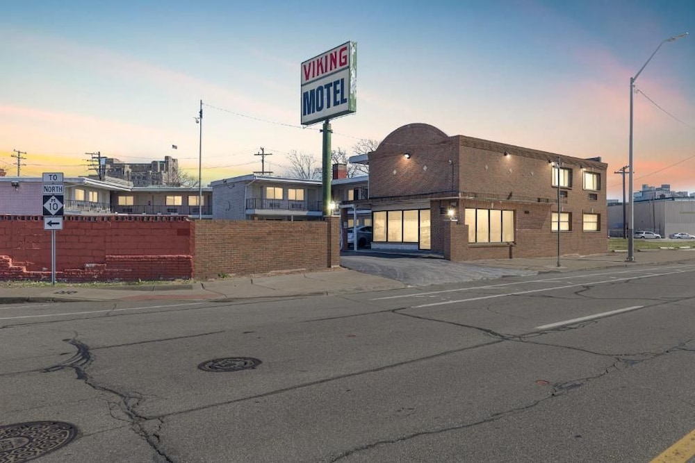 Viking Motel Detroit 13/17