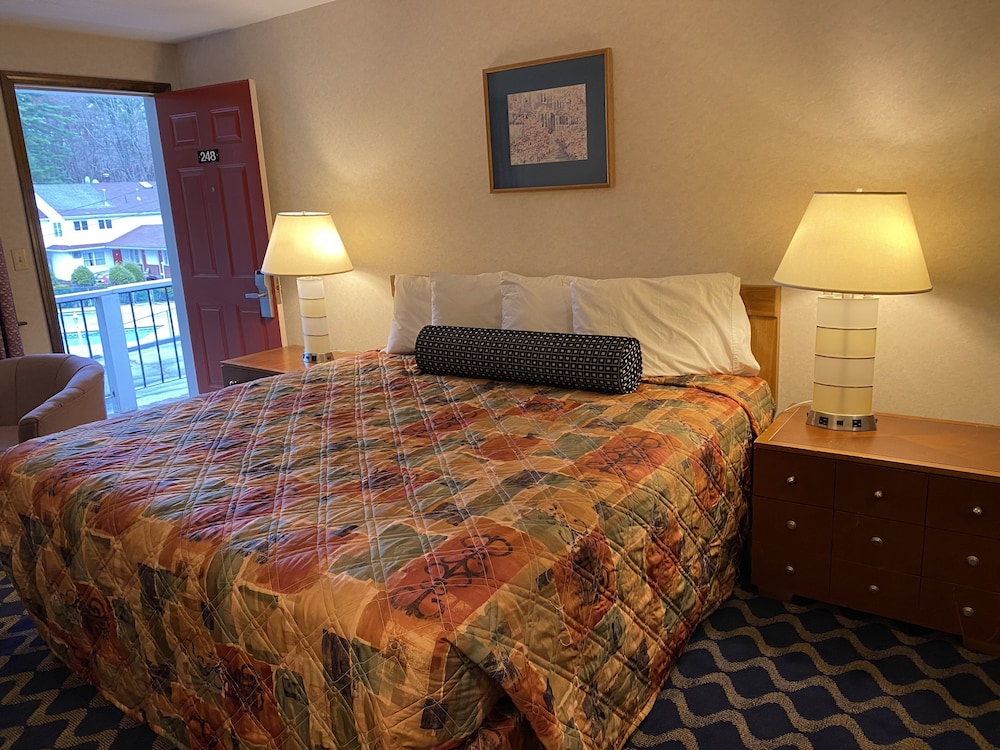 Economy Lodge 682 Main St Sturbridge 17/39