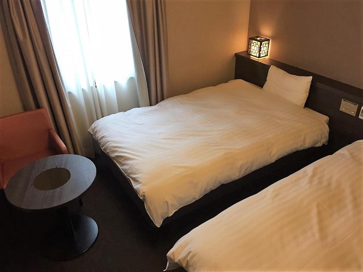 ROOM, TWIN BEDS