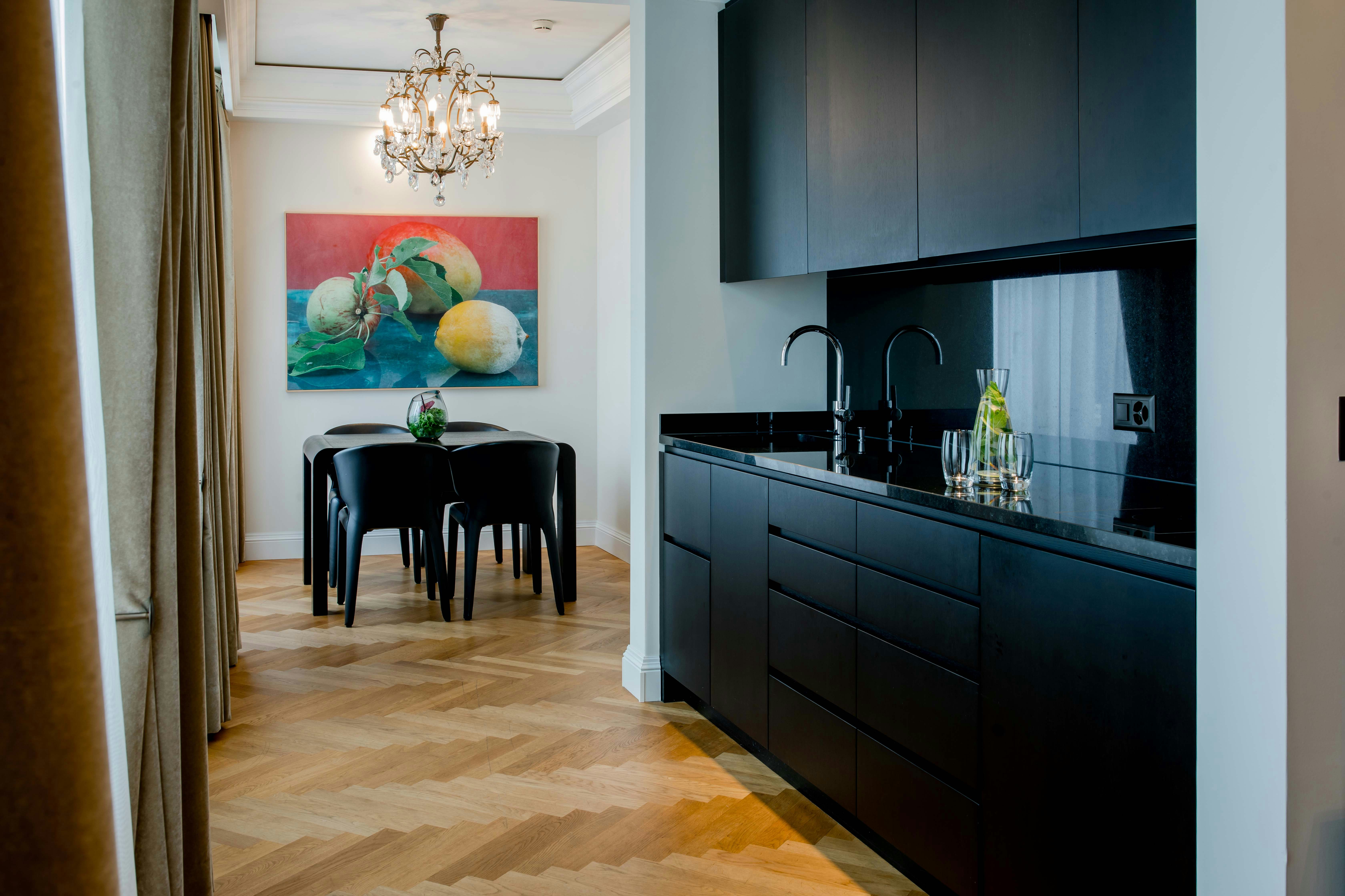 LUXURY, STUDIO