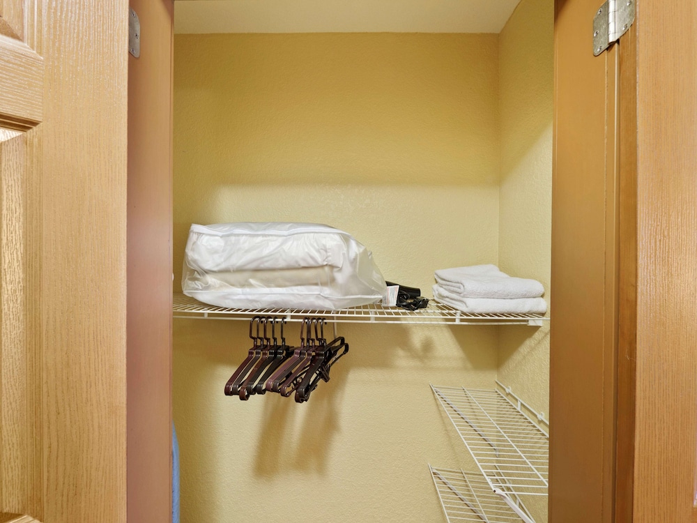 Extended Stay America Suites Newport News Yorktown 24/53