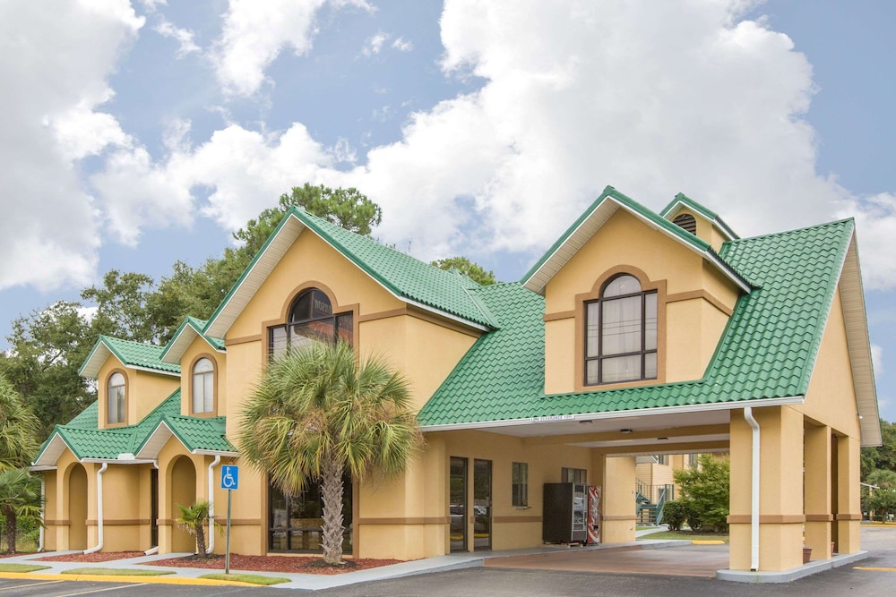 Howard Johnson By Wyndham Dothan 1/25