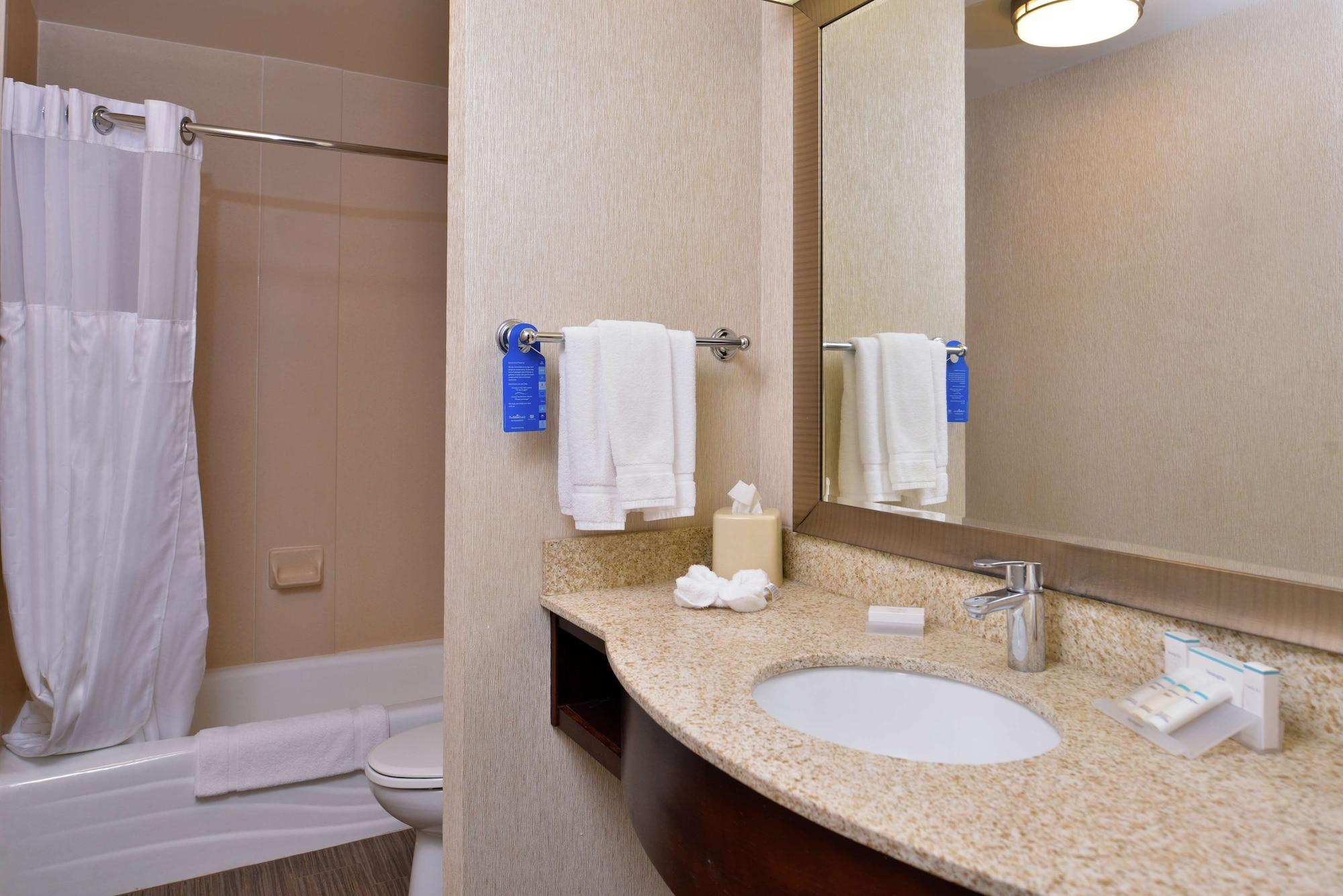 جناح، Hilton Garden Inn Boise Spectrum 7/7