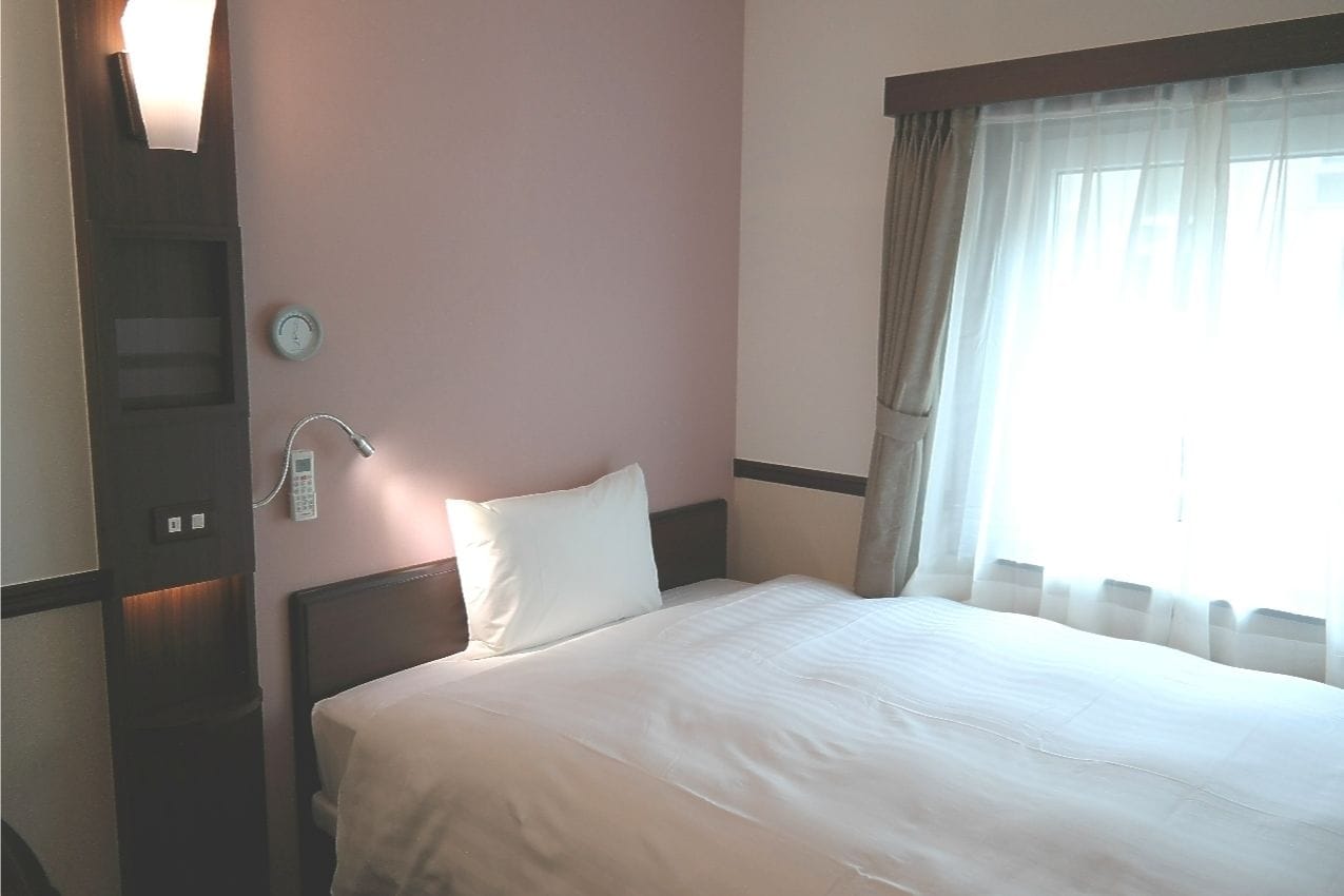 ROOM, SINGLE