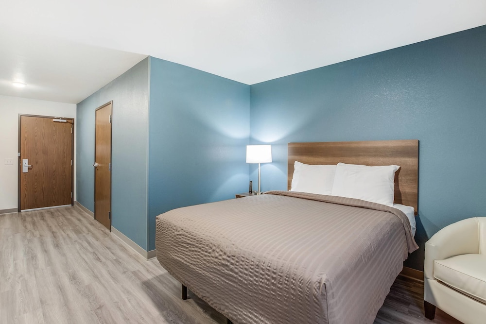WoodSpring Suites Novi Farmington 12/47