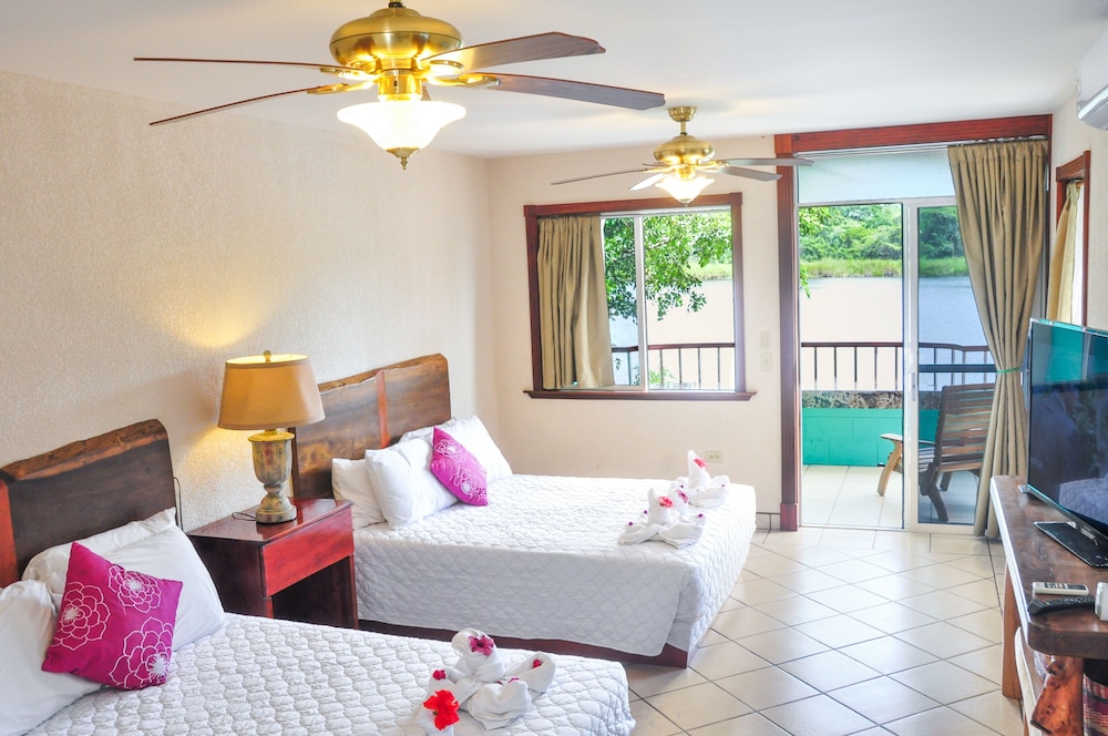 LAMANAI LANDINGS HOTEL AND MARINA 14/76