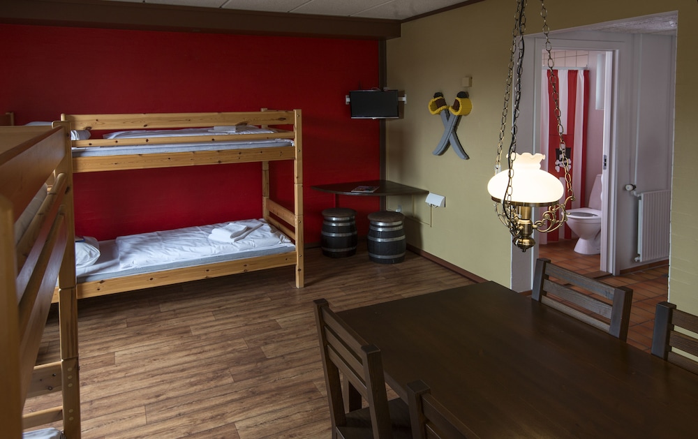 Pirate, 1 Double and 3 Bunk Beds