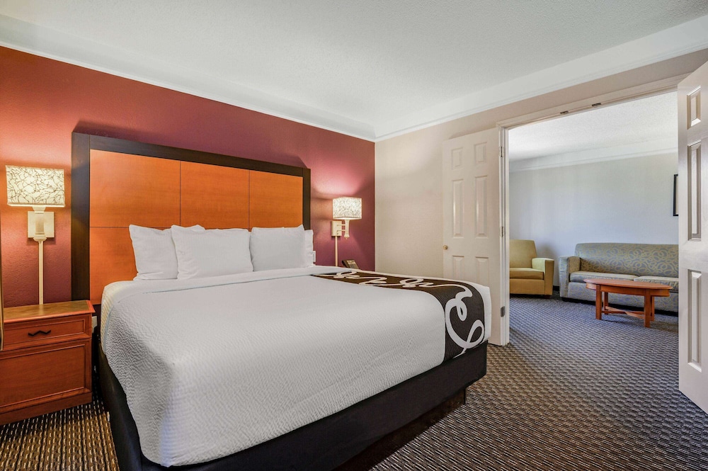 La Quinta Inn & Suites by Wyndham Myrtle Beach Broadway Area 21/54