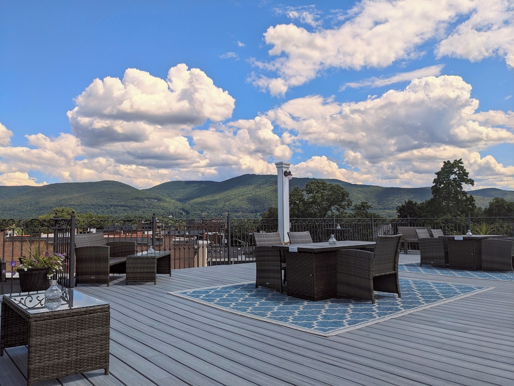 The Dutchess Inn and Spa at Beacon 44/50