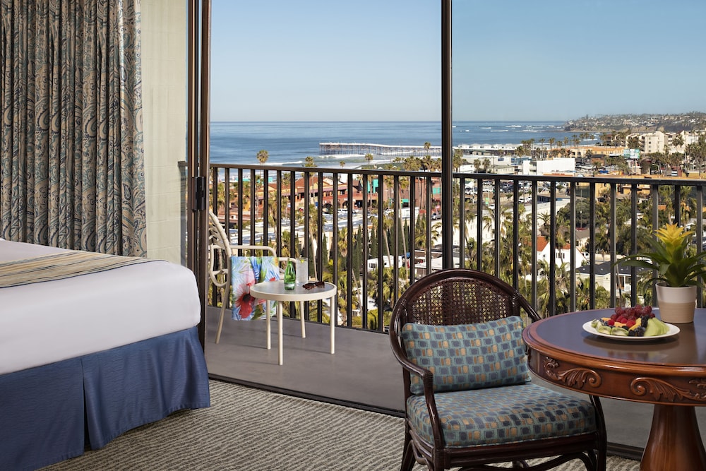 Catamaran Resort Hotel and Spa 44/83
