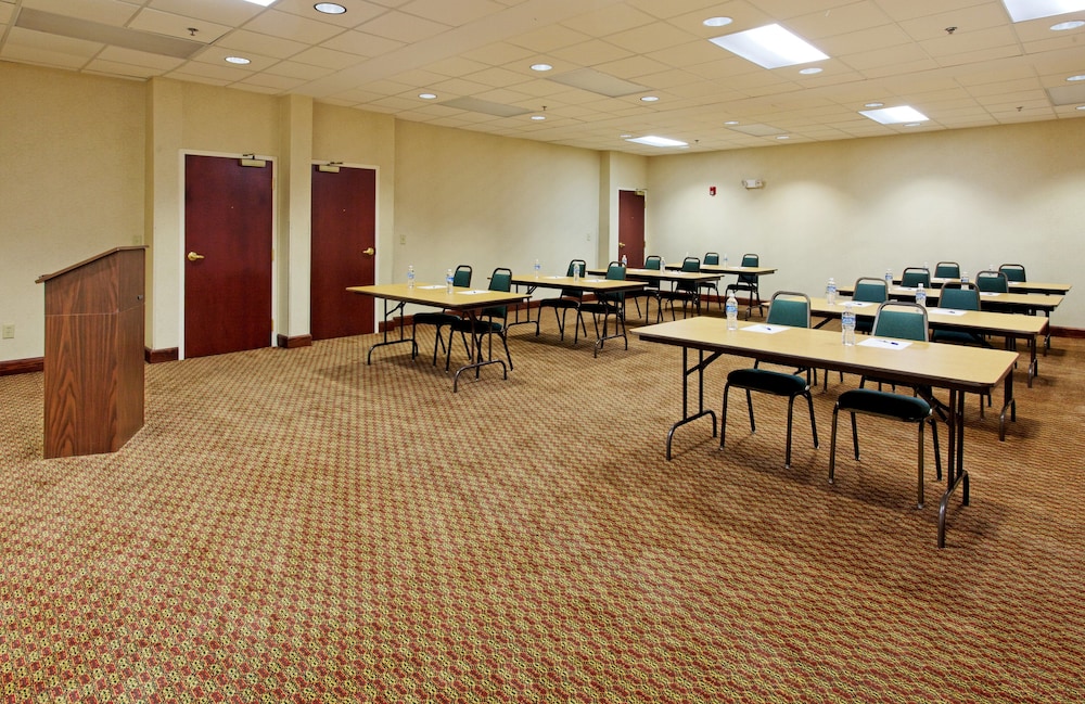 Holiday Inn Express Hotel And Suites Sylacauga 49/52