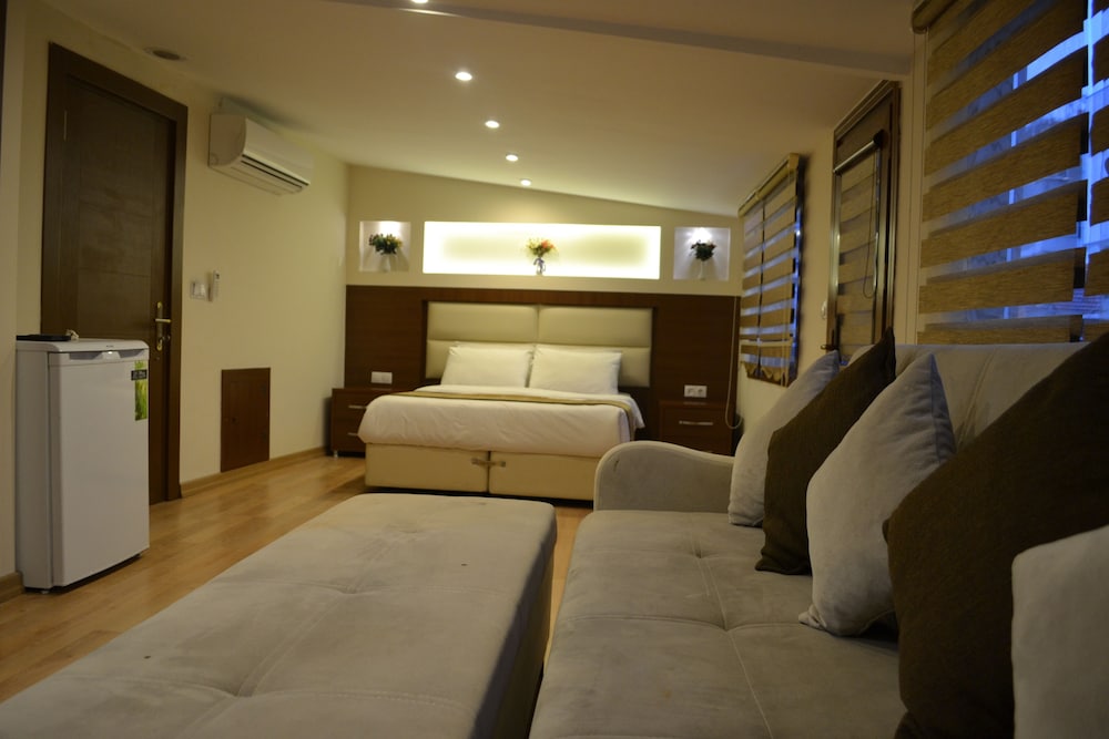 Seven Days Hotel 39/60