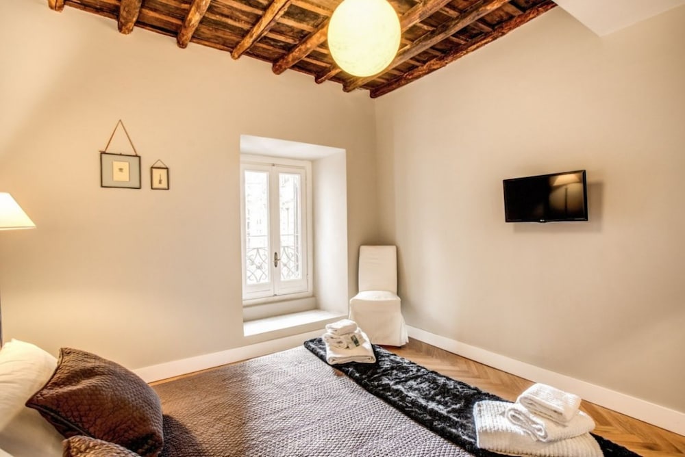 Trevi Fountain Superior 3 bdr apartment 24/49