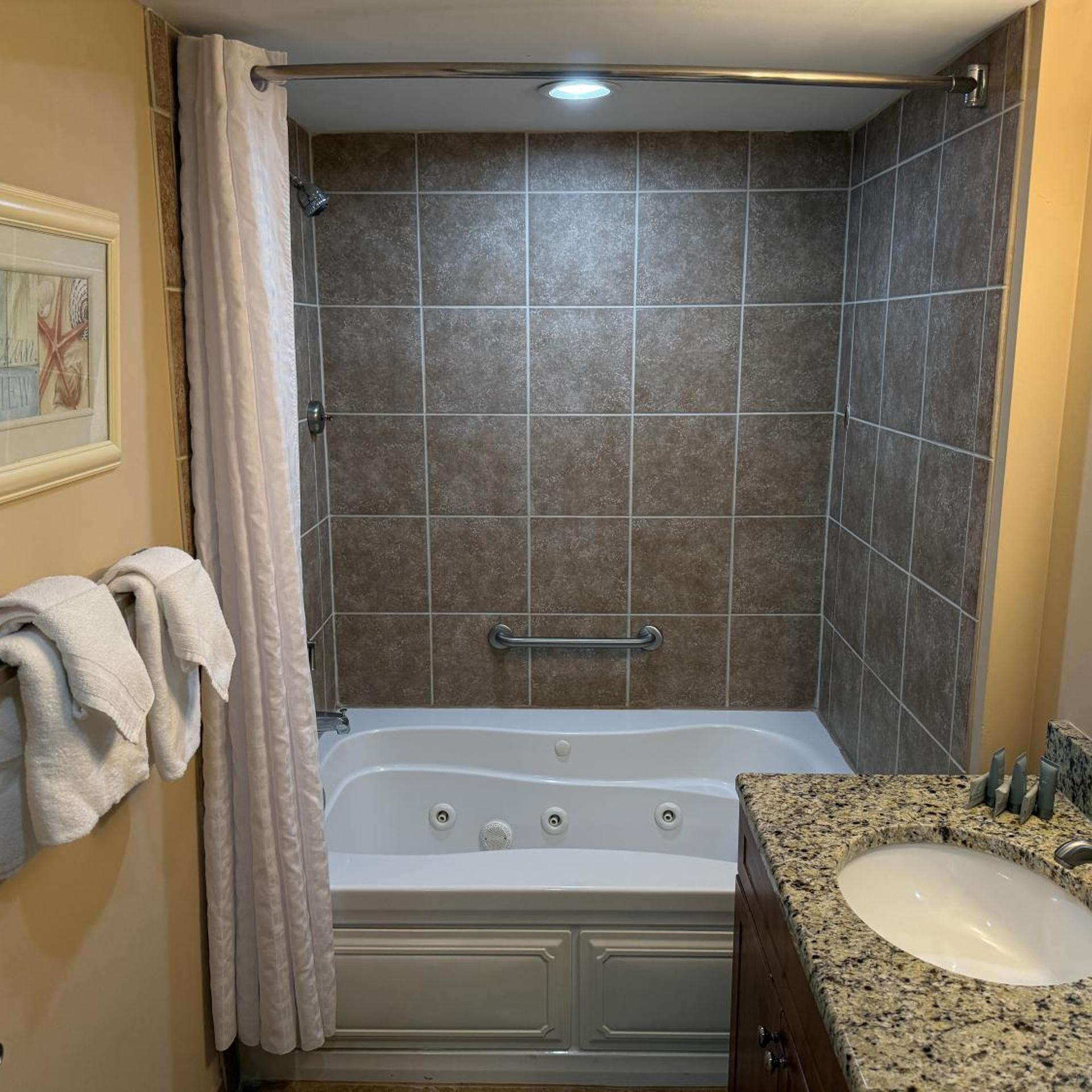 Suite, King Bed, Ocean Front، Towers at North Myrtle Beach 3/6