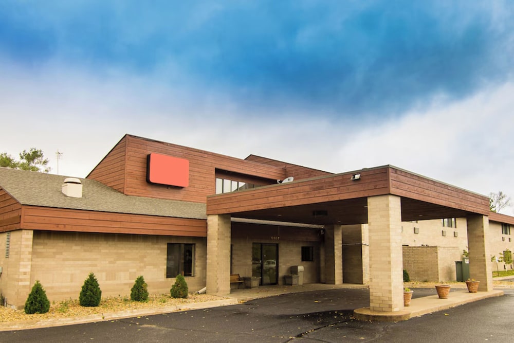 Coratel Inn & Suites by Jasper River Falls 54/60