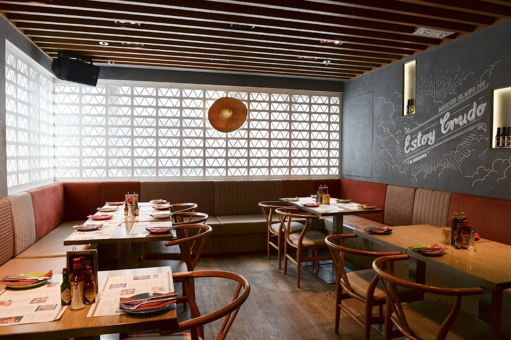 The Perkin Hotel 29/41