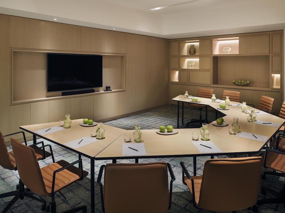 Movenpick Resort Al Marjan Island 36/42