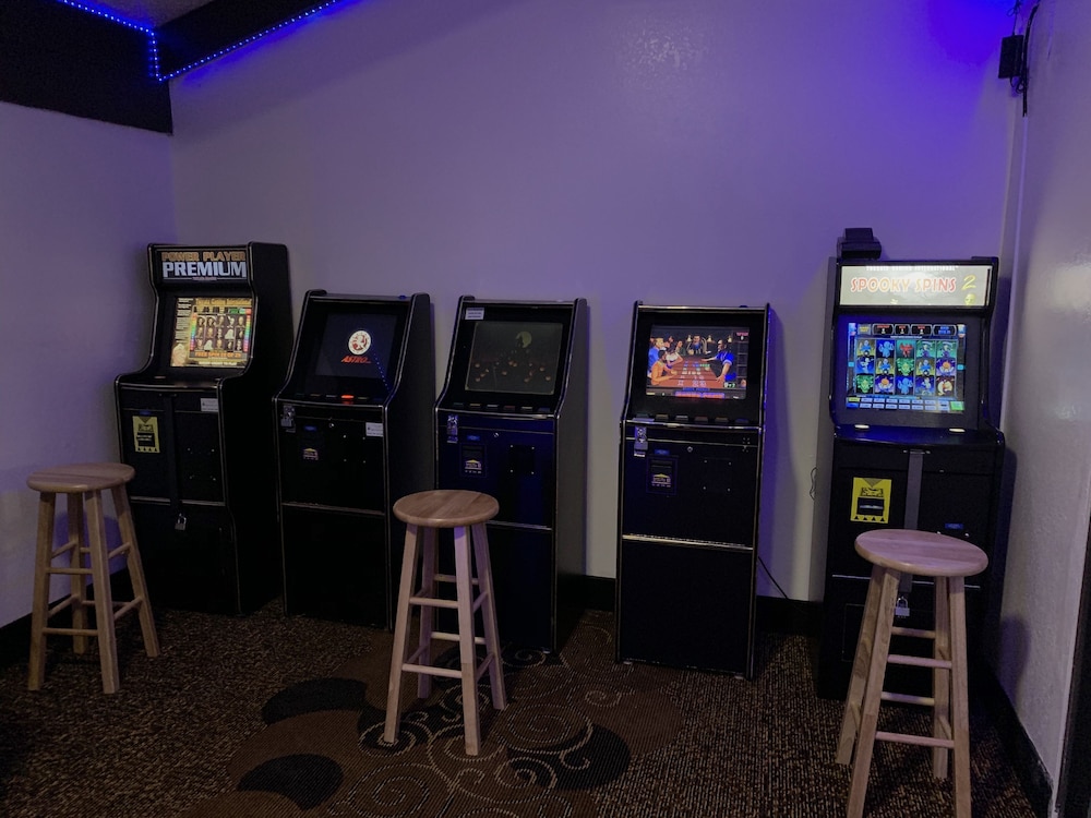 Super 8 by Wyndham Wisconsin Dells 12/16