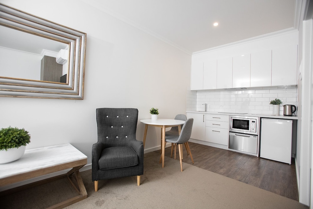 Newington Apartments 33/38