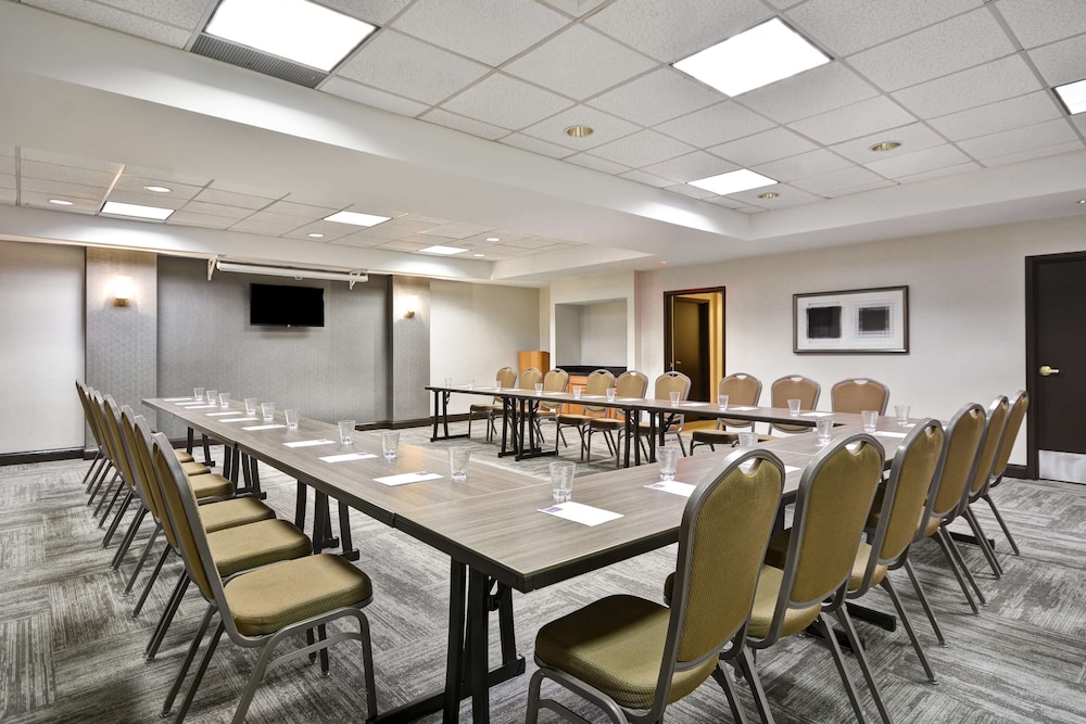Hyatt Place Columbus/Worthington 36/40