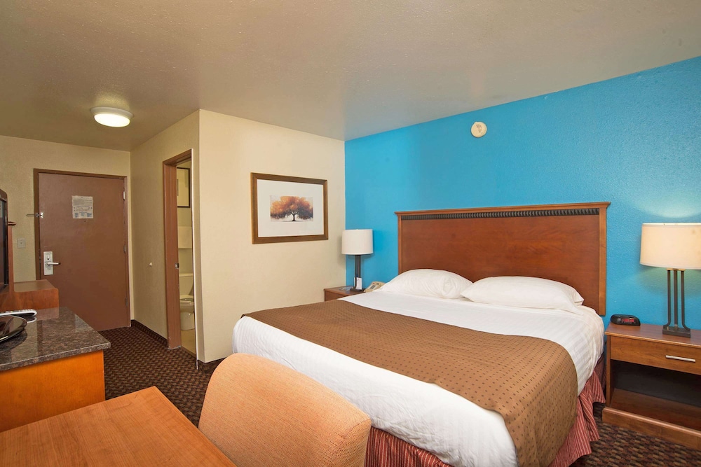 Americas Best Value Inn Lincoln Airport 14/32