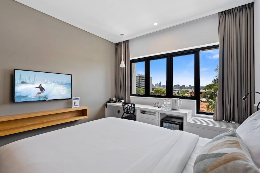 Standard, Queen Bed