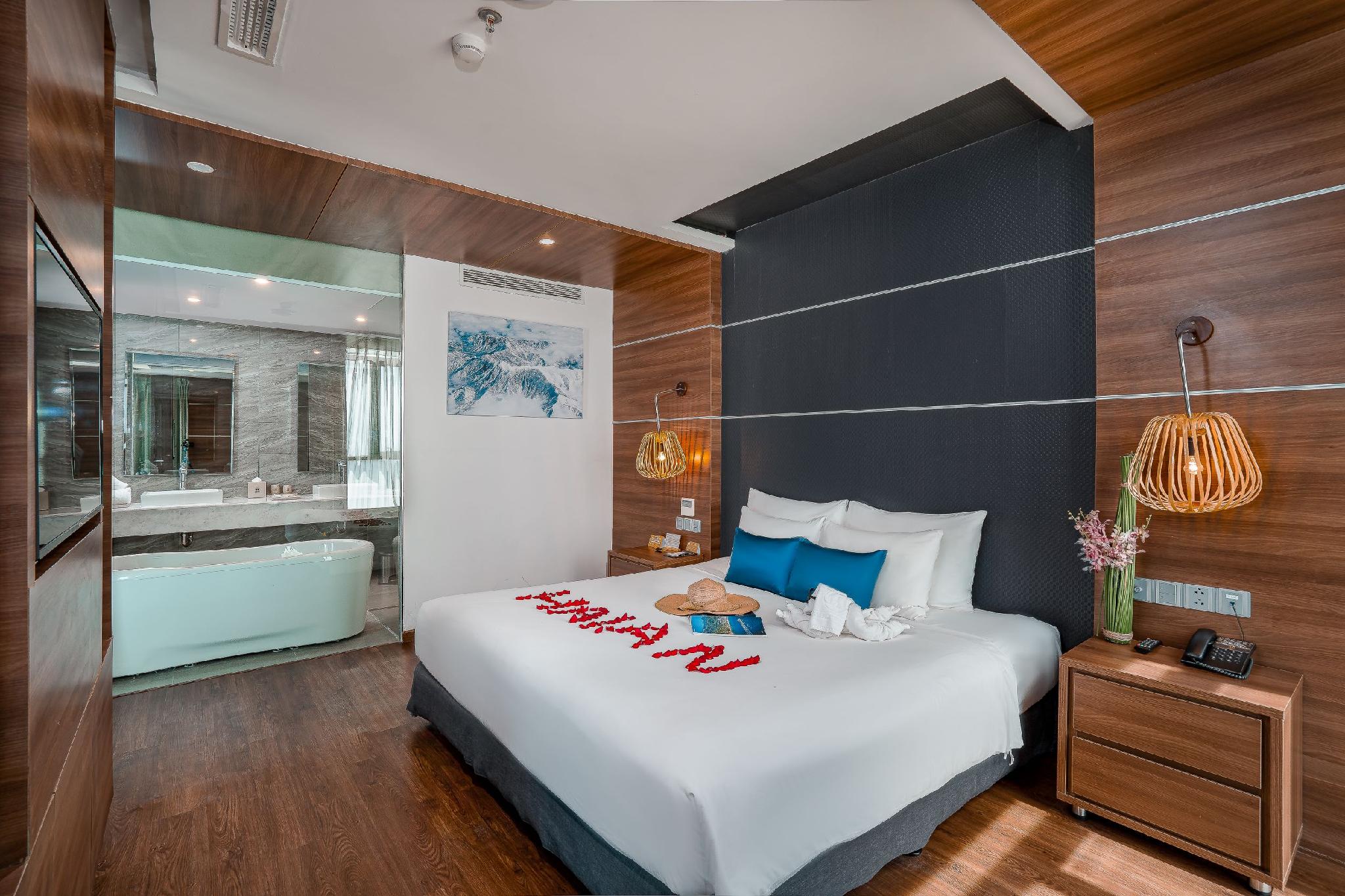 Suite, King Bed, Ocean Front