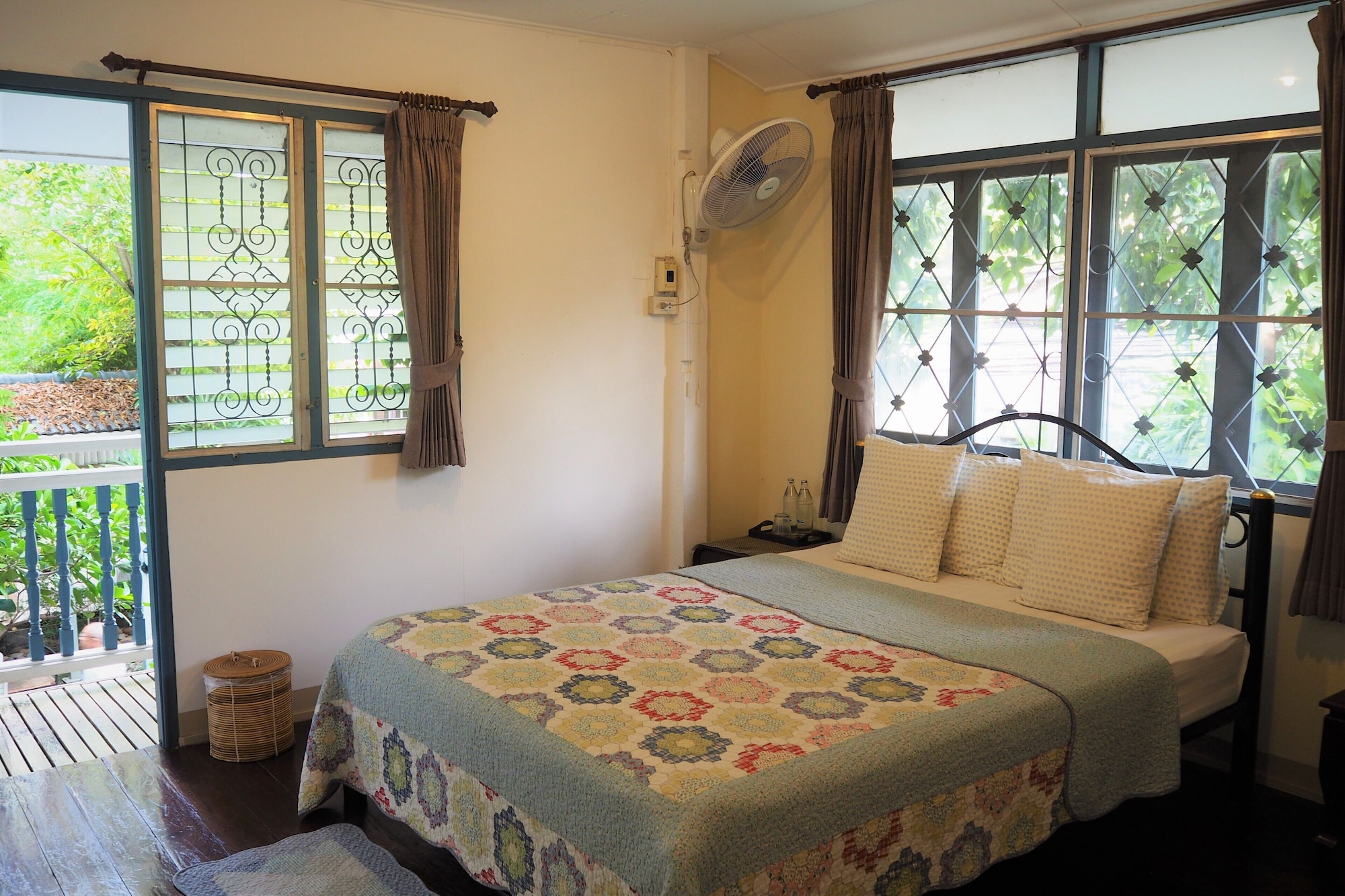 ROOM, TWIN BEDS, WITH FAN