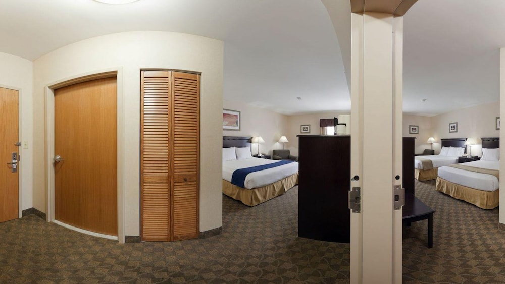 Holiday Inn Express & Suites Carneys Point - Pennsville, an IHG Hotel 16/51