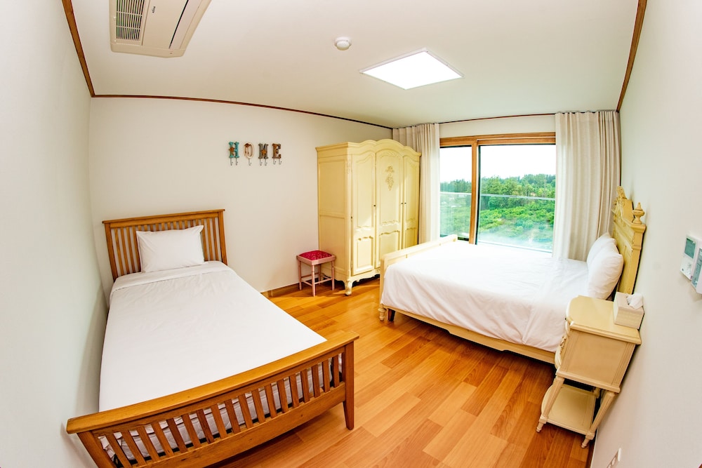 Jeju Bunker Hotel and Resort 17/50