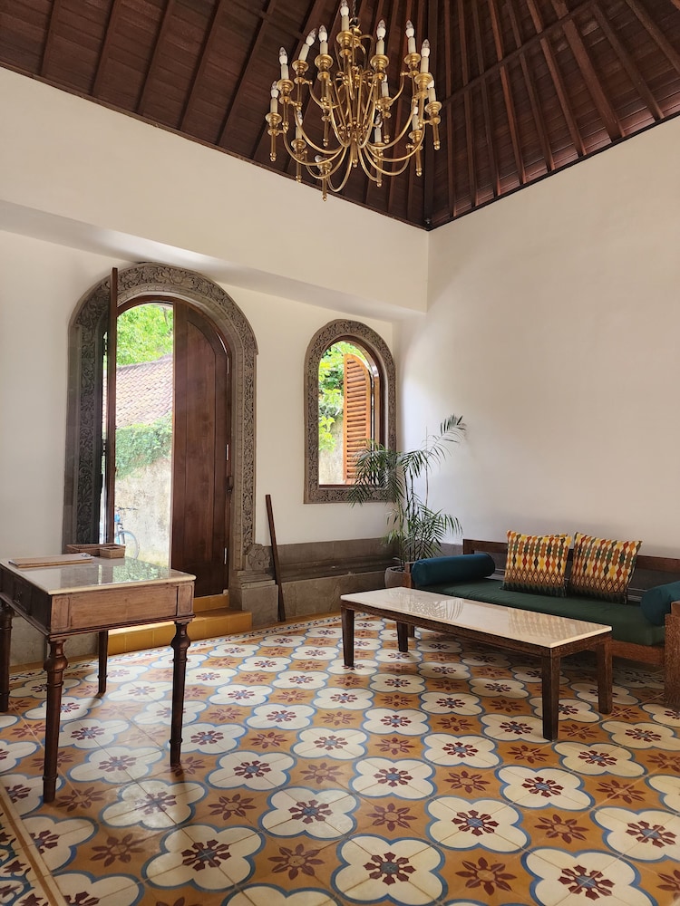 Motama Villa 5/50