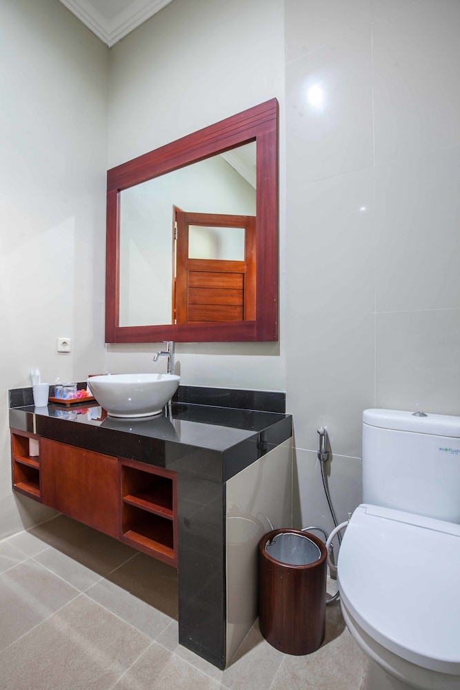 VILA SHANTI BEACH HOTEL 35/36