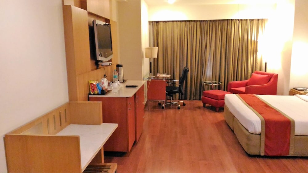 Hotel Taj Tristar 11/27
