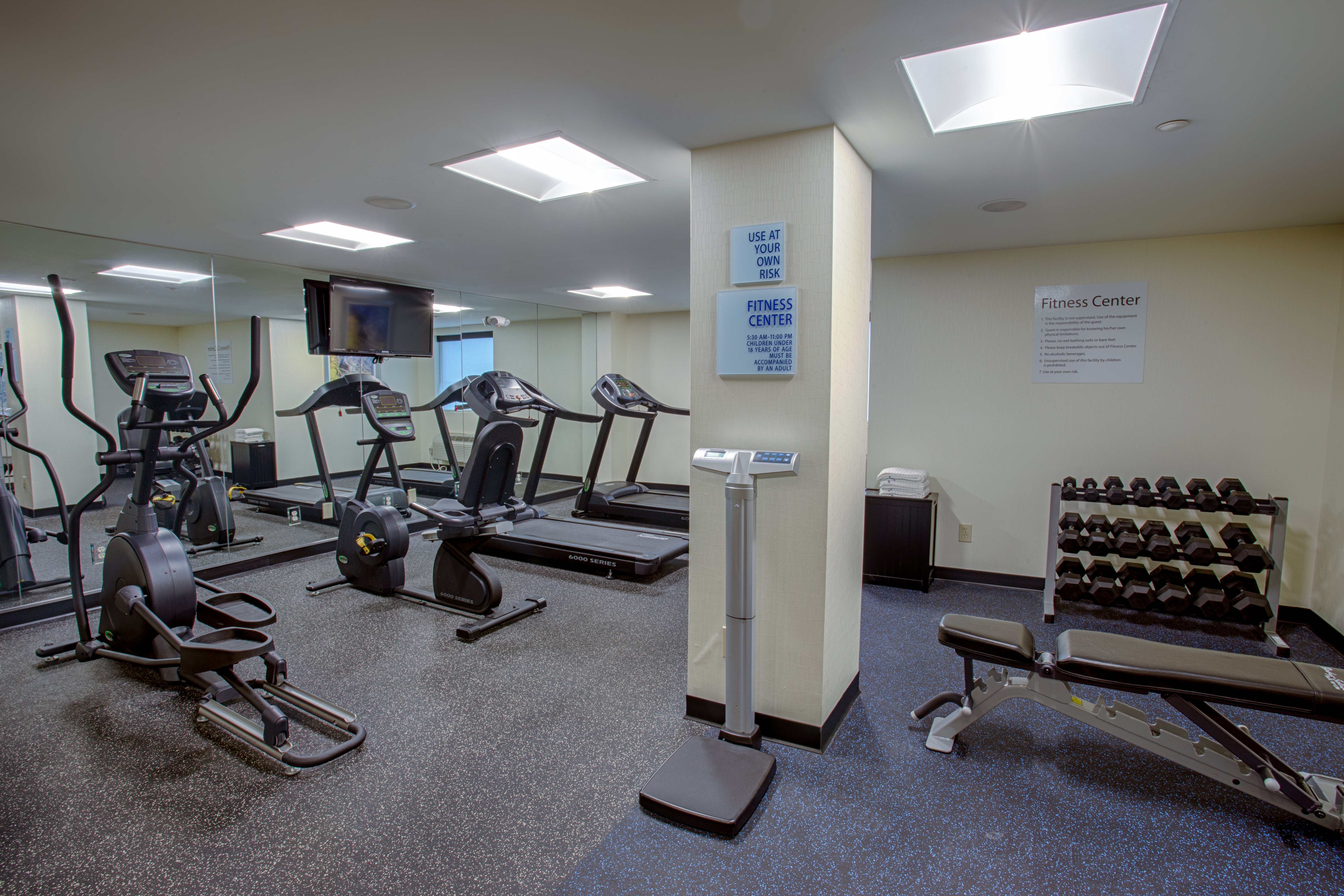 Holiday Inn Express And Suites Baltimore West Catonsville 43/66
