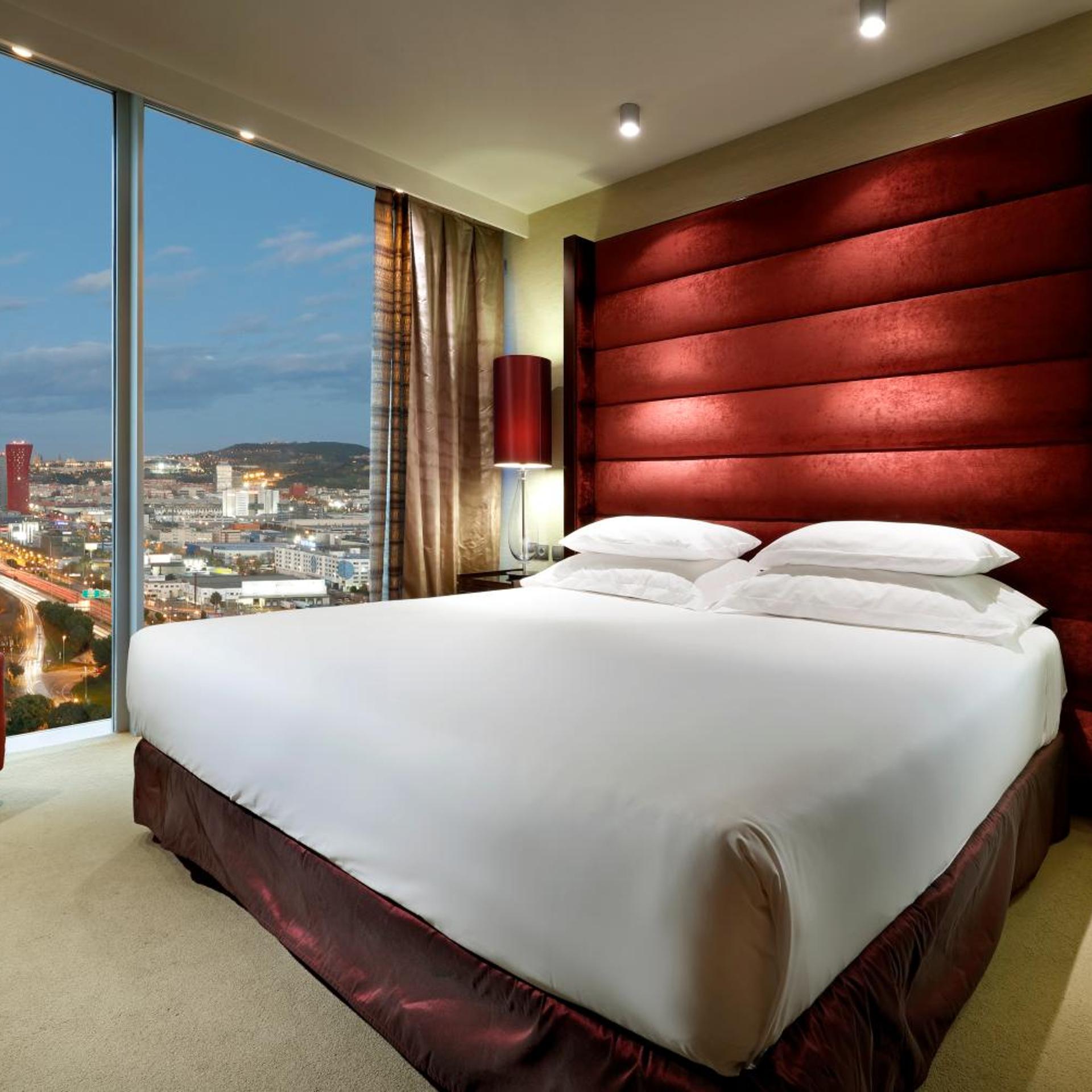 Deluxe, Executive, Suite, King Bed, City View, High Floor
