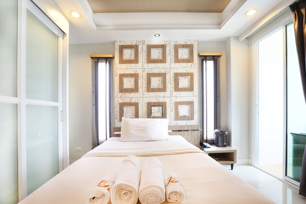 The Luxury Residence 10/50