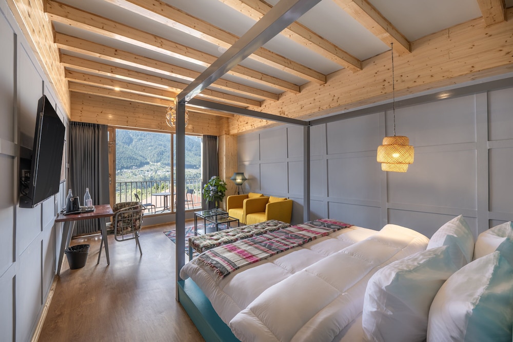 LUXURY, MOUNTAIN VIEW, BALCONY