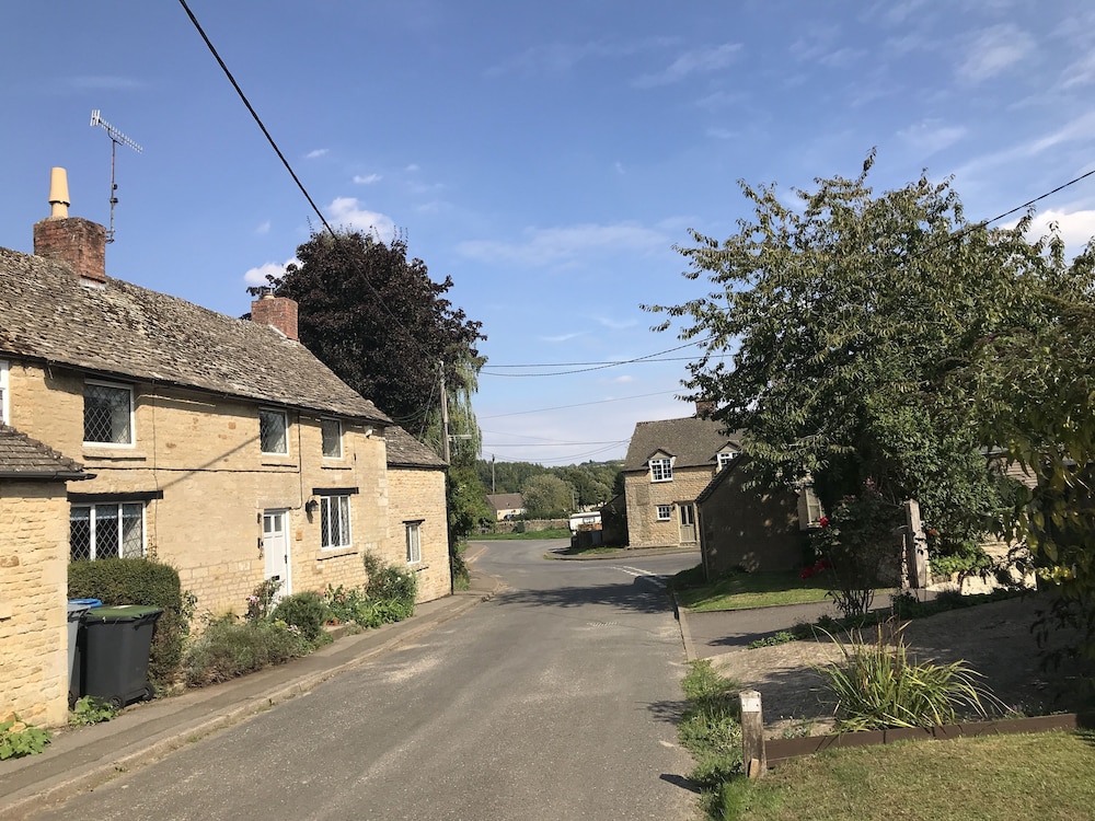 Cherry Tree Cottage 33/38
