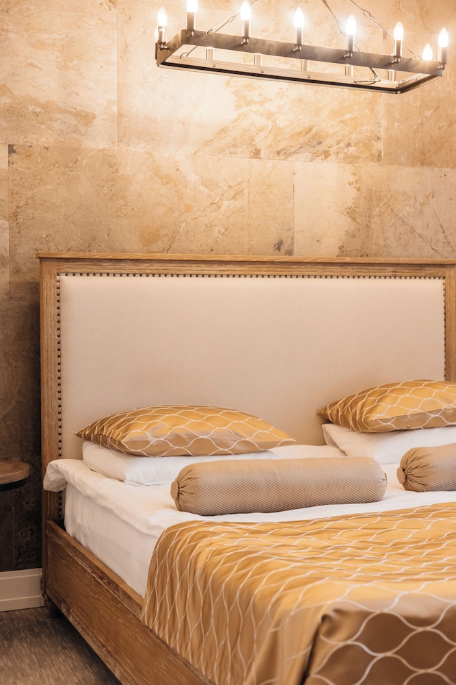 STANDARD, KING BED