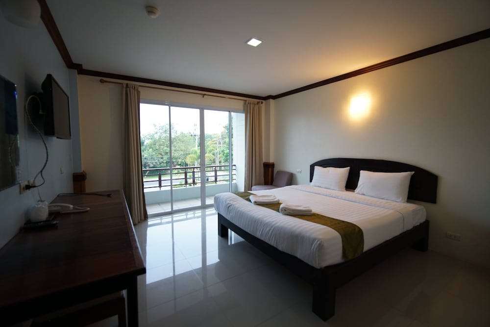 Sea Mountain Khanom Hotel 8/49