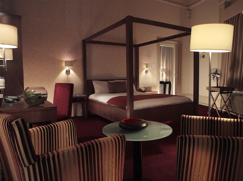 The Crown Hotel 45/74