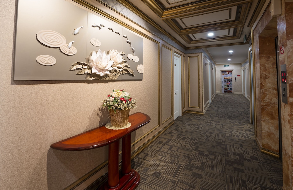 Lotus Saigon Hotel 7/62