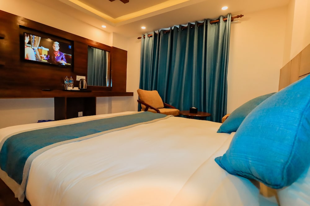 Deluxe, Single, Double Bed