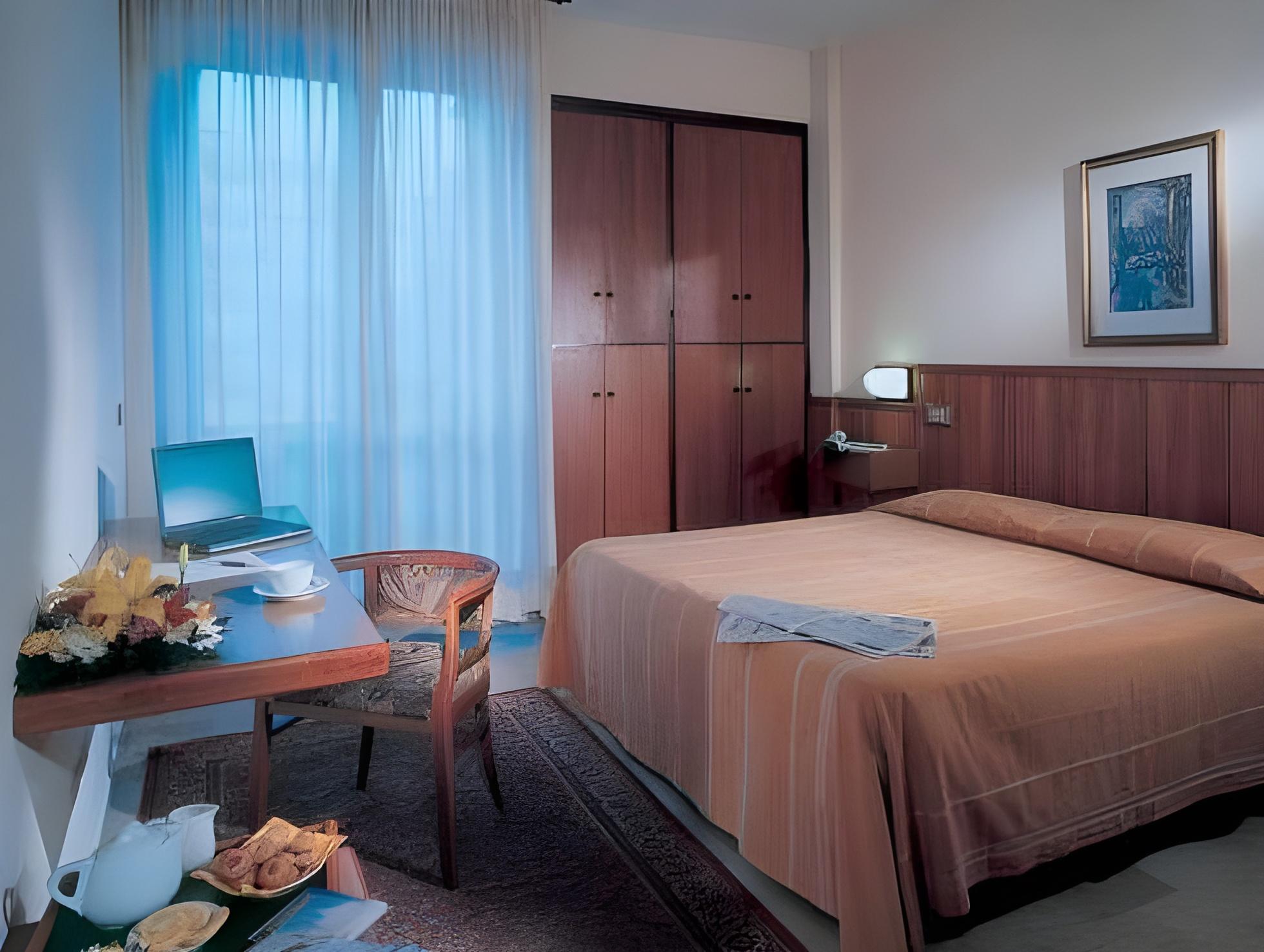 ROOM, TRIPLE
