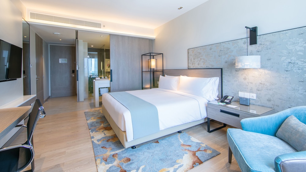 Holiday Inn & Suites Rayong City Centre 16/77